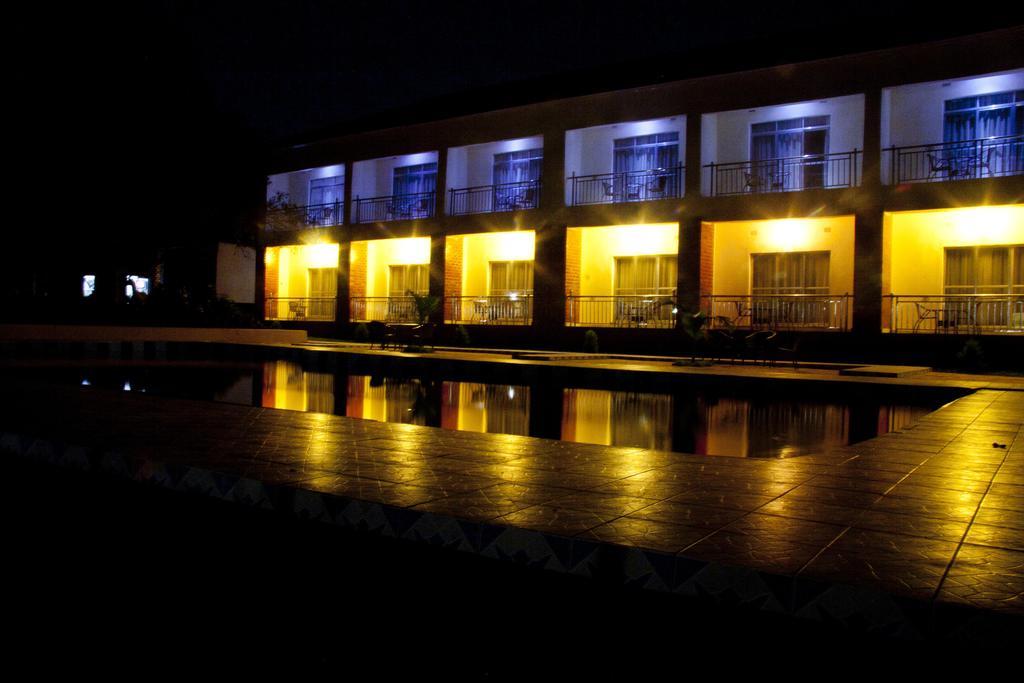 לוסקה Chamba Valley Exotic Hotel מראה חיצוני תמונה